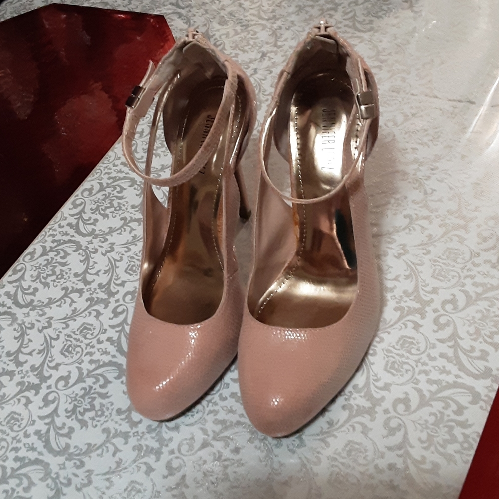 JENNIFER LOPEZ BLUSH HEELS - Picture 2 of 14
